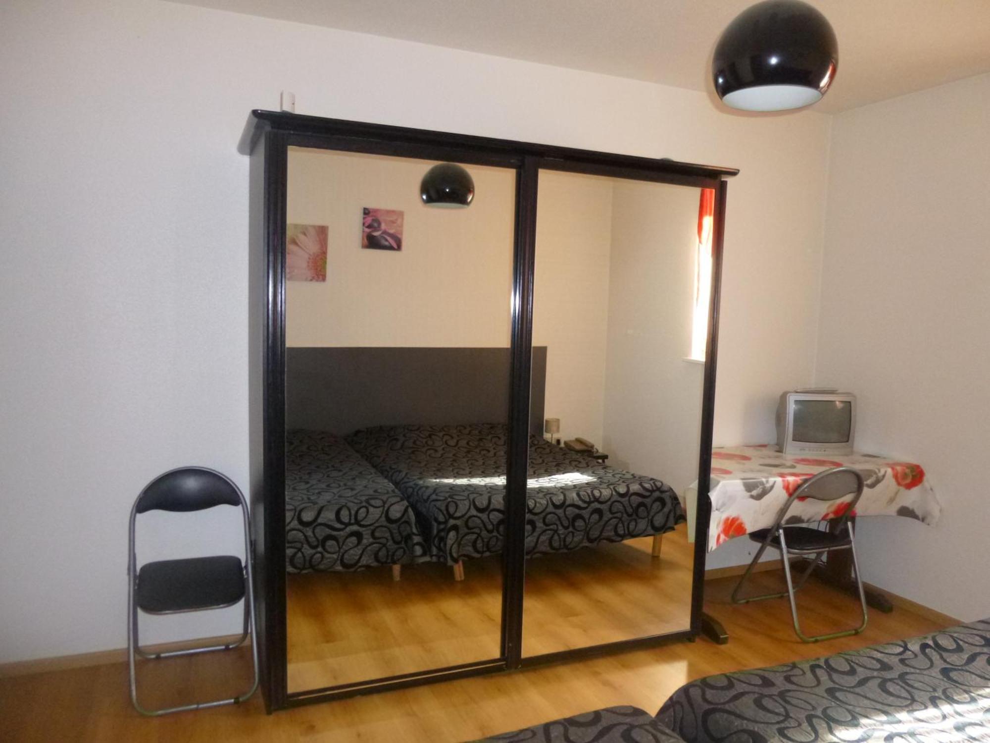 Studio/Hôtel Porte De France Saint-Louis  Esterno foto
