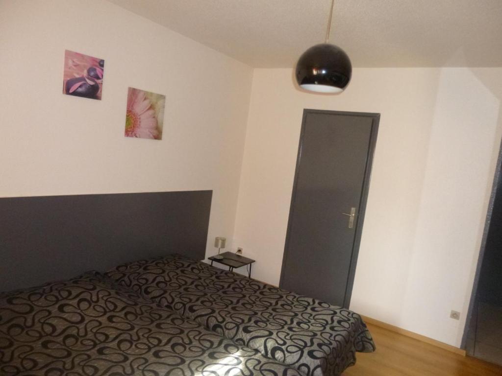 Studio/Hôtel Porte De France Saint-Louis  Camera foto